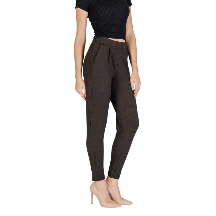 Ichi Minimalist Slim Fit Capri  Pants