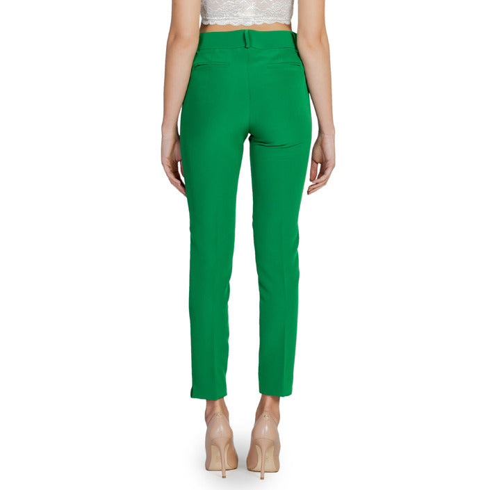 Sol Wears Women Crop Pants - green