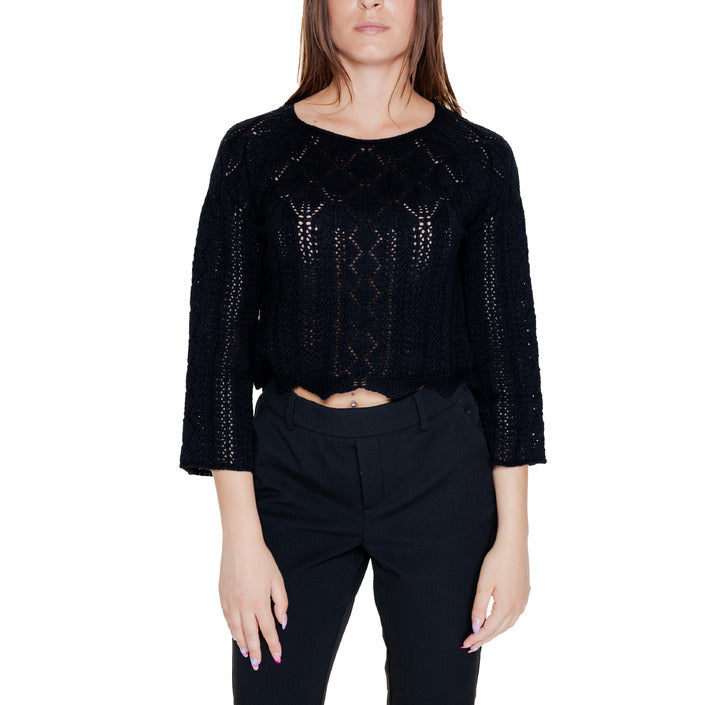 Vero Moda Lace Quarter Sleeve Top - black