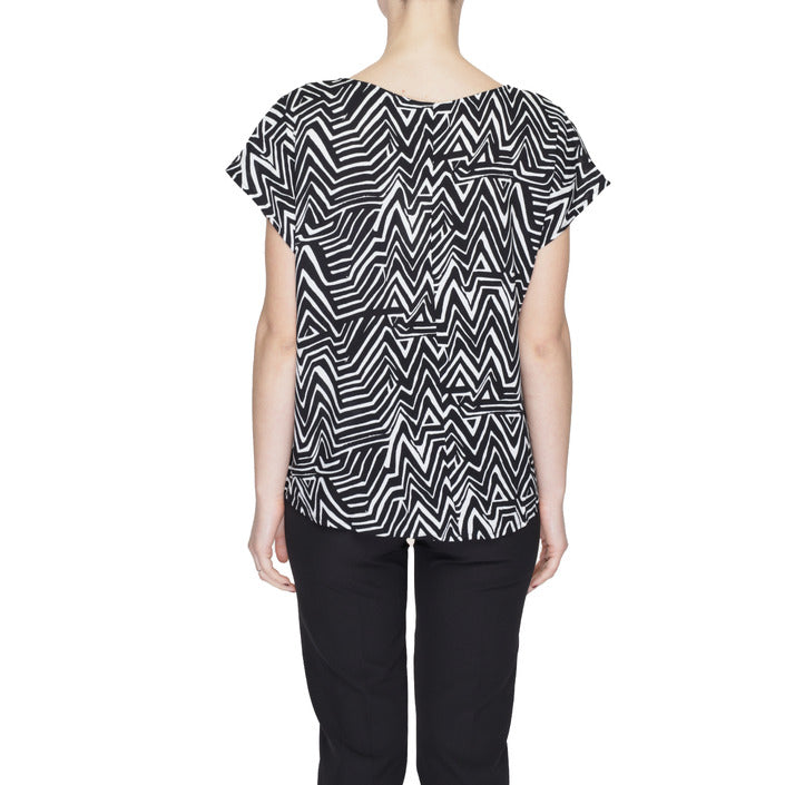 JDY Geometric Short Sleeve V-Neck Top