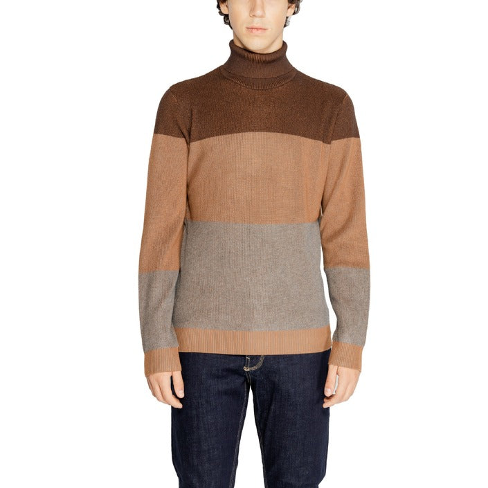 Hamaki-Ho Colorblock Turtleneck Sweater