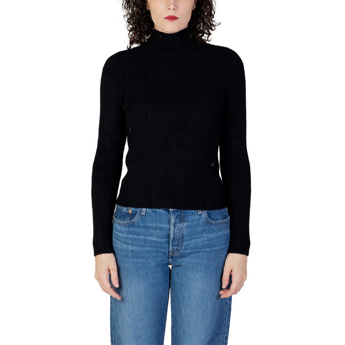 Guess Minimalist Turtleneck Sweater