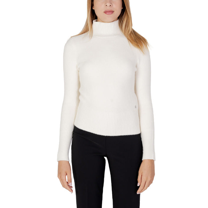 Guess Minimalist Turtleneck Sweater