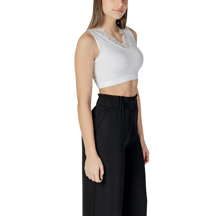 Guess Minimalist V-Neck Lace Crop Top