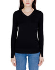 Guess Minimalist 100% Cotton V-Neck Sweater - black