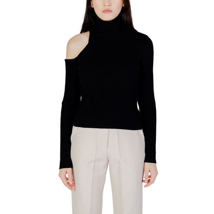 Hanny Deep Shoulder Cut-Out Turtleneck Sweater - black